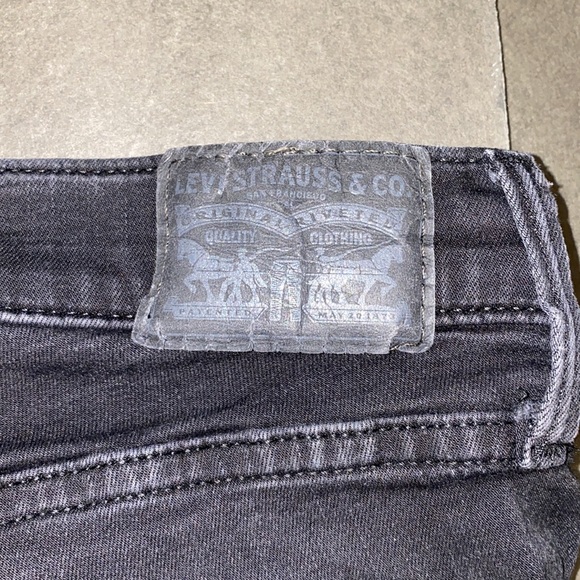 Levi’s 311 Shaping Skinny Size 27 Faded Black Cutoff Jean High Waist Shorts - Picture 4 of 13